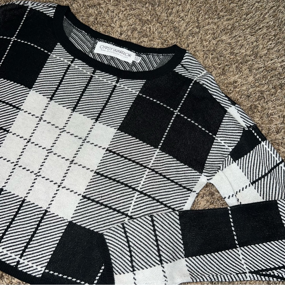 Cropped Sweater - Picture 2 of 6
